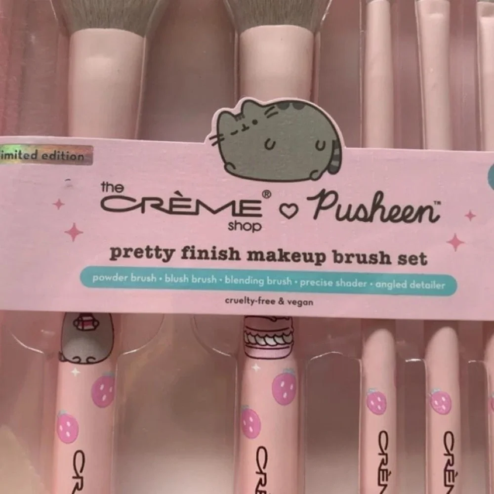 The Crème Shop x Pusheen Pretty Finish Makeup Brush Set Pink 5pc Limited Edition
